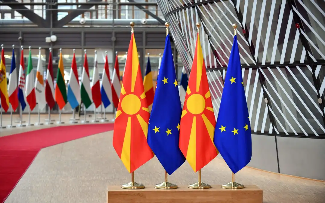 Македонија ЕУ Владата на денешната сеница ја разгледа и Информацијата за програмата и приоритетите на француското претседателство со Советот на Европската Унија, во која како главна цел е трансформирањето