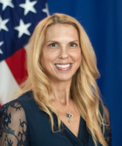 Вршителката на должност Амбасадорка на САД во посета на ВЈО Штип