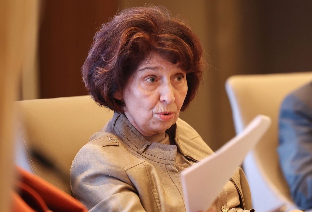 Претседателката Сиљановска-Давкова не е за нови црвени линии, туку за договор дома