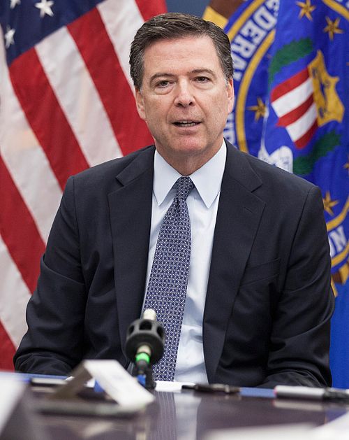Поранешниот директор на ФБИ и политички ривал на Трамп, Џејмс Коми, доби две кривични пријави