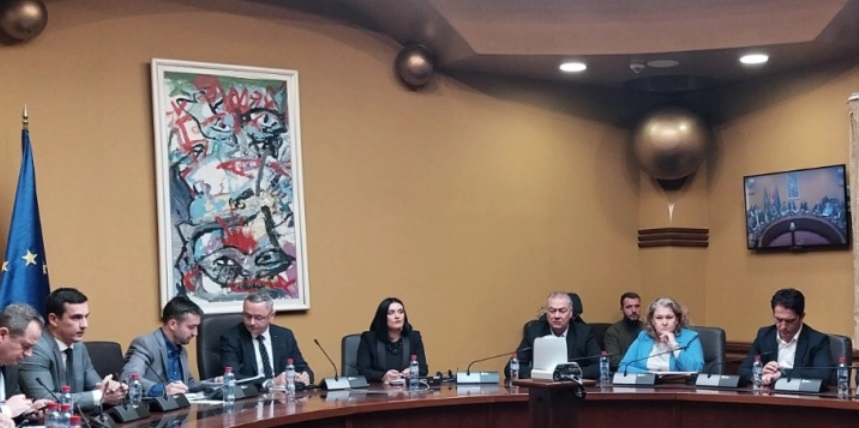 Членови на собраниската Комисија за надзор на безбедносните агенции денеска во АР