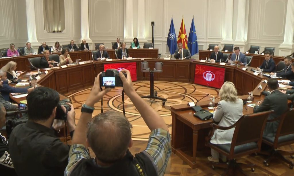 Мицкоски: Да го сочуваме семејството и да ја обезбедиме иднината на Македонија