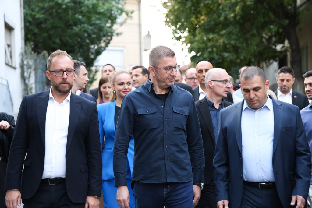 Mицкоски: По локалните избори ќе предложиме македонска резолуција