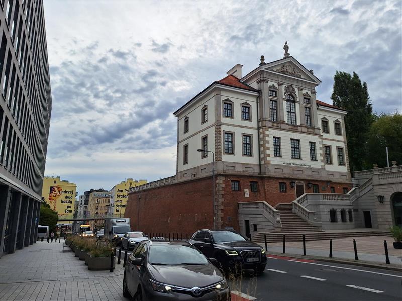 Соборен дрон над владини објекти во Варшава