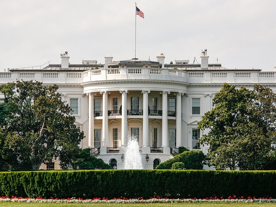 Судијка од Калифорнија го блокираше планот на Трамп за отпуштање на илјадници државни службеници