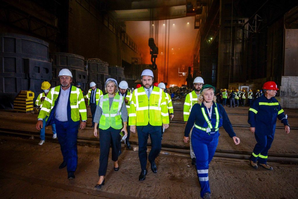 Полицаец осомничен дека бил дел од банда што крадела кабли од подземни тунели