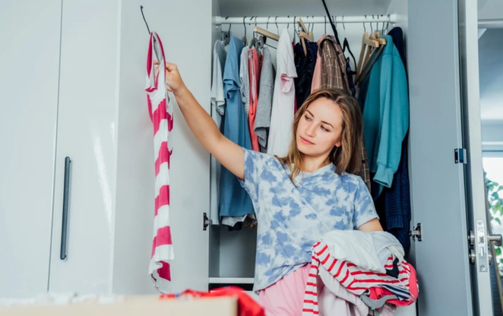 Евтино и ефикасно: ослободете се од непријатните мириси од вашиот плакар за кратко време