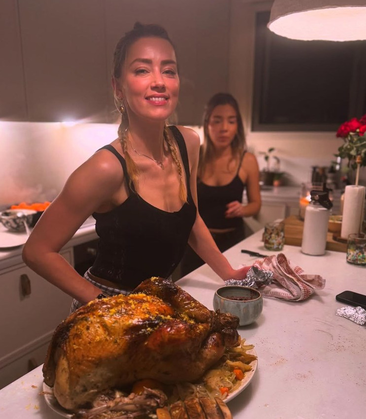 Амбер Херд сподели ретки моменти од новиот живот во Шпанија по промената на името