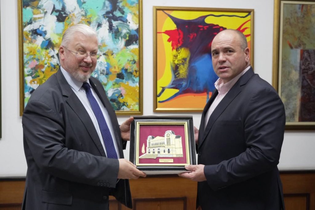 Амбасадорoт на Русија во посета на Општина Куманово