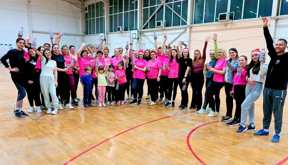 Градоначалникот на Општина Пехчево Китански со подароци за членовите на Спортскиот клуб