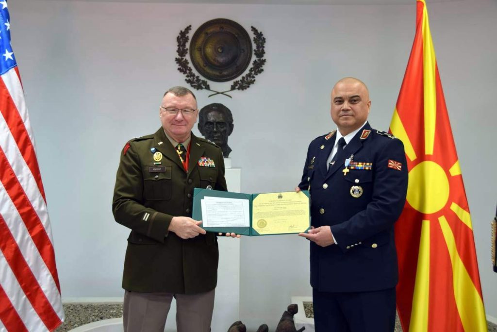 Генерал-мајор Сашко Лафчиски одликуван со висок американски медал