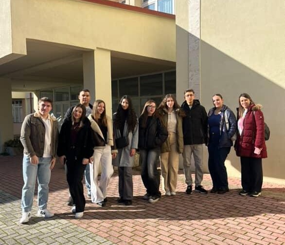 Младите од Пехчево во посета на младинските центри во Пробиштип и Штип