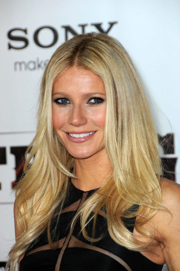 (Видео) Во фустанот на мајка ѝ од 1996 година таа покажа дека е најубавото бебе на познати личности