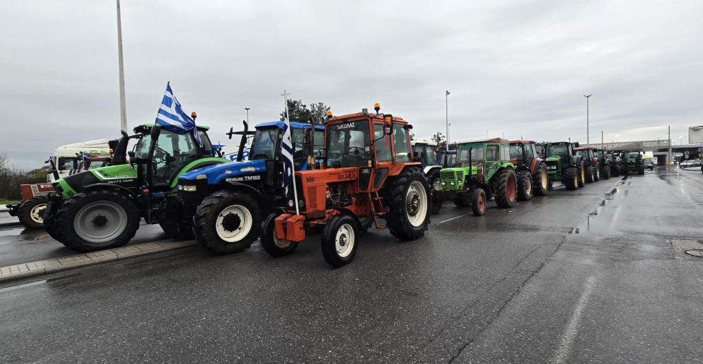 Ако патувате во Грција преку Евзони, бидете на преминот рано наутро за да ги избегнете блокадите на земјоделците