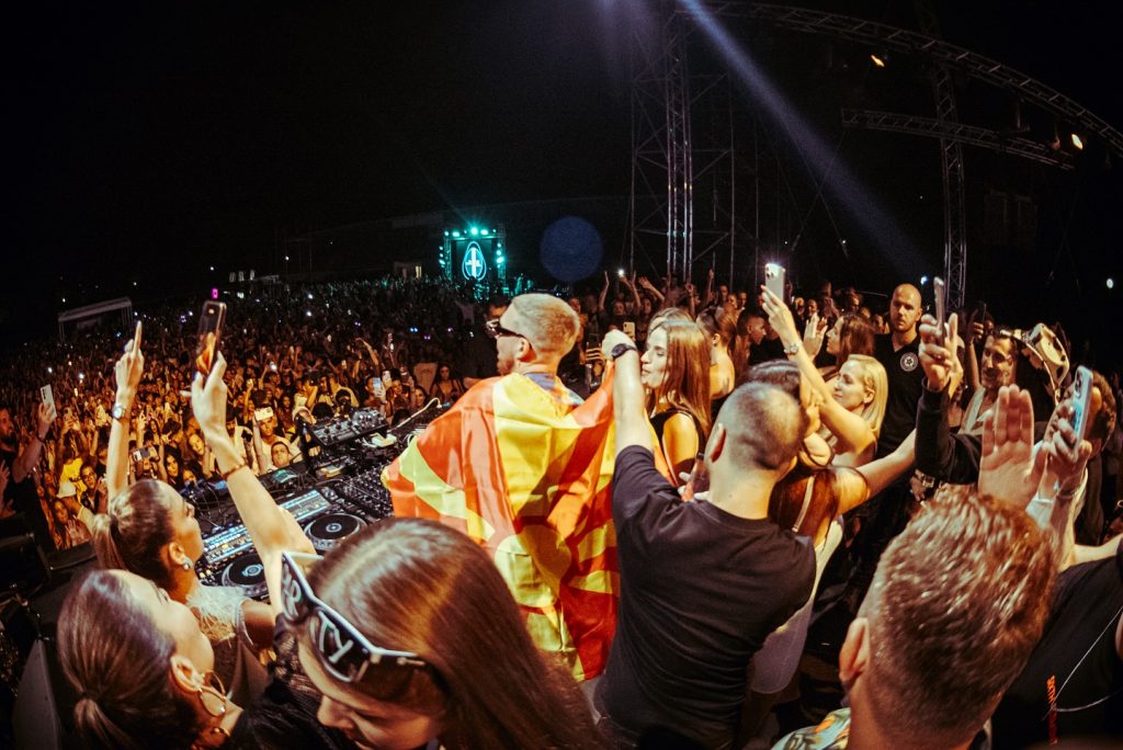 HUGEL со голем спектакл во Скопје на 13 март 2026