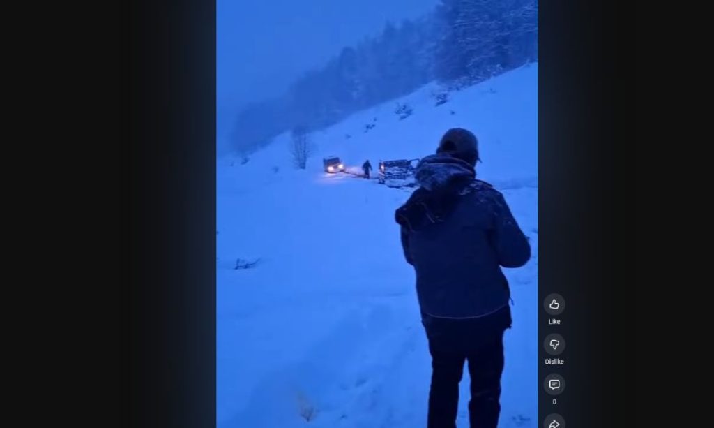 Спасени двајца вработени на А1 заглавени во снег кај Лазарополе