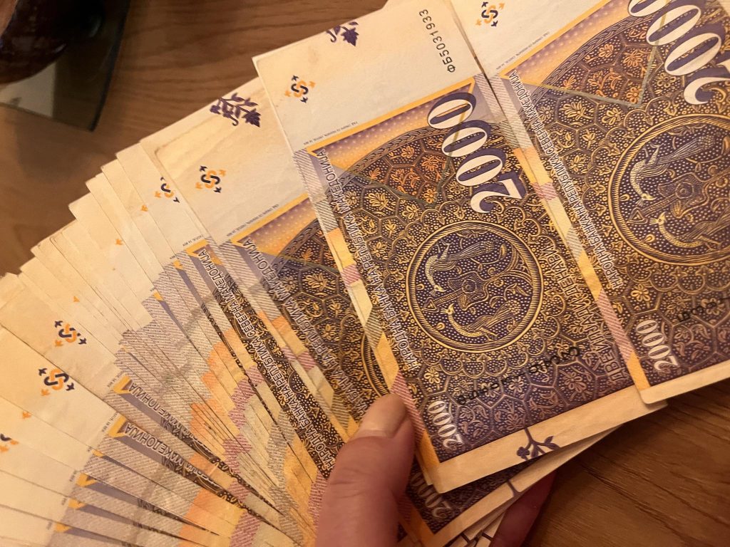 АНАЛИЗА: Инфлација, критики од Брисел, нов гувернер, заеми, економски настани во 2025-та