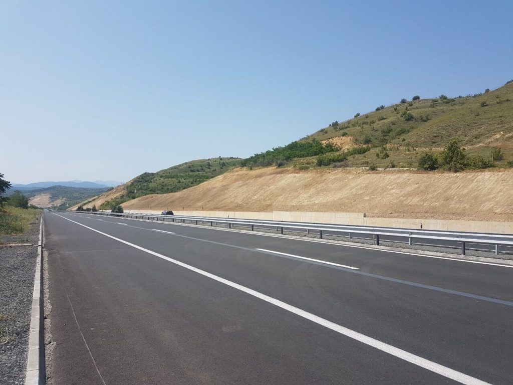 Сообраќајот се одвива по влажни коловози, АМСМ апелира за внимателно возење