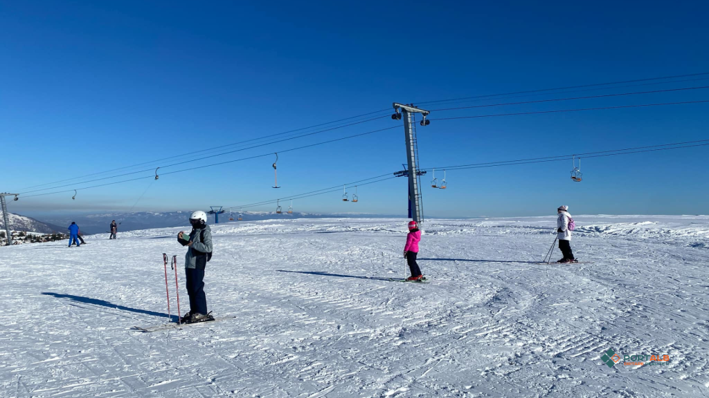 Се покачија цените на билетите на Попова Шапка, сезонскиот билет не важи за ноќно скијање
