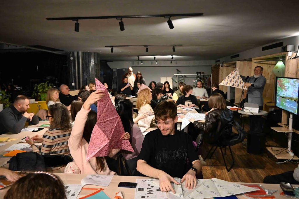 Јапонската амбасада организира работилница за оригами