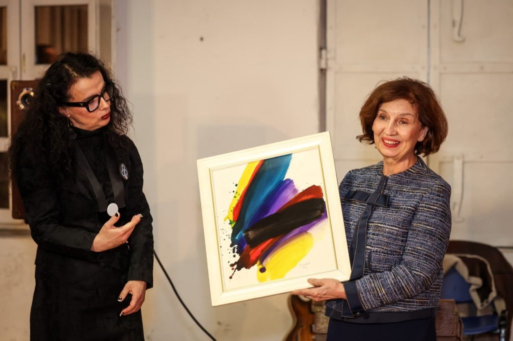 Сиљановска-Давкова: Осумдесетгодишнината на ДЛУМ говори за огромното значење на уметноста за новосоздадената македонска држава