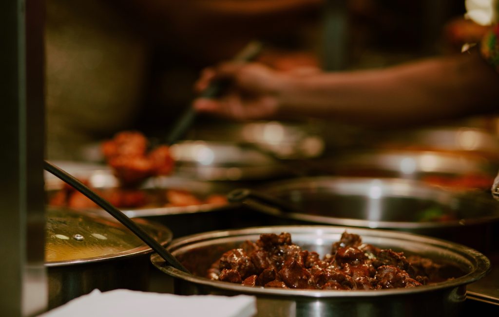 Околу 80 лица со симптоми на труење со храна откако јаделе во мензата на РЕК Битола