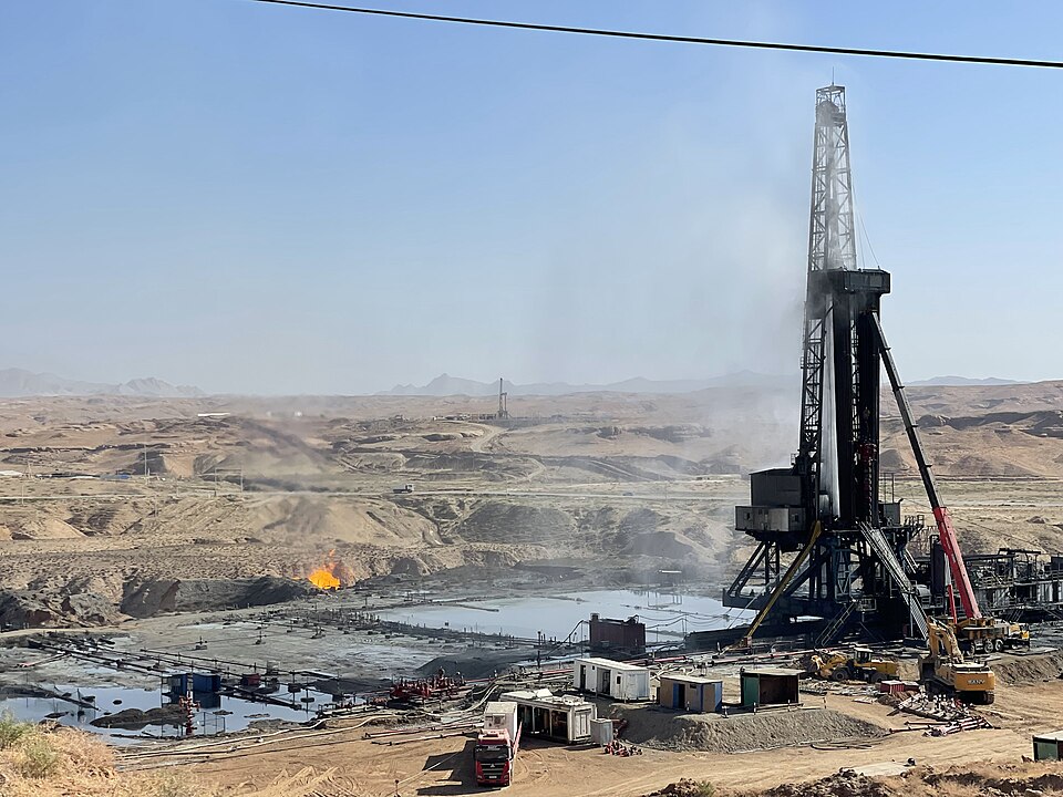 Неизвесноста на преговорите меѓу САД и Иран ја зголемија цената на нафтата на над 100 долари за барел