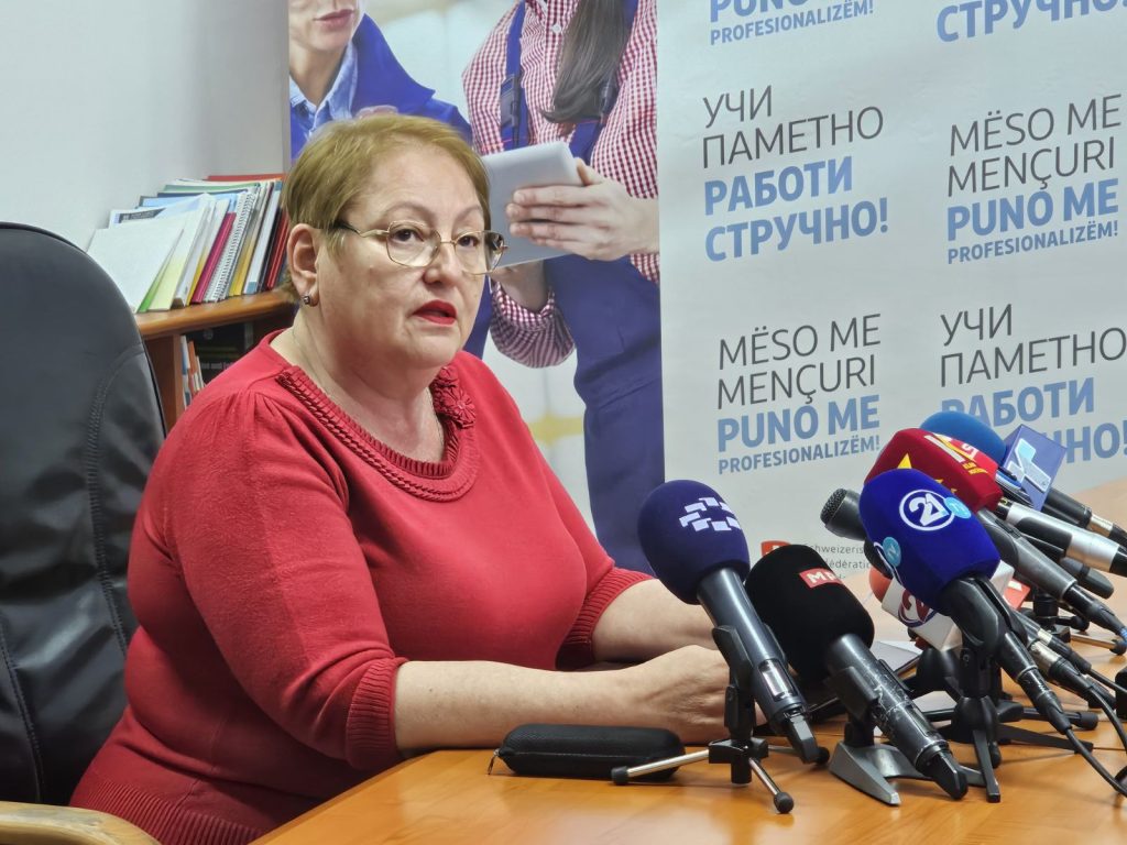 Јаневска најави лиценцирање на психолози и построги правила за мобилните телефони во училиштата