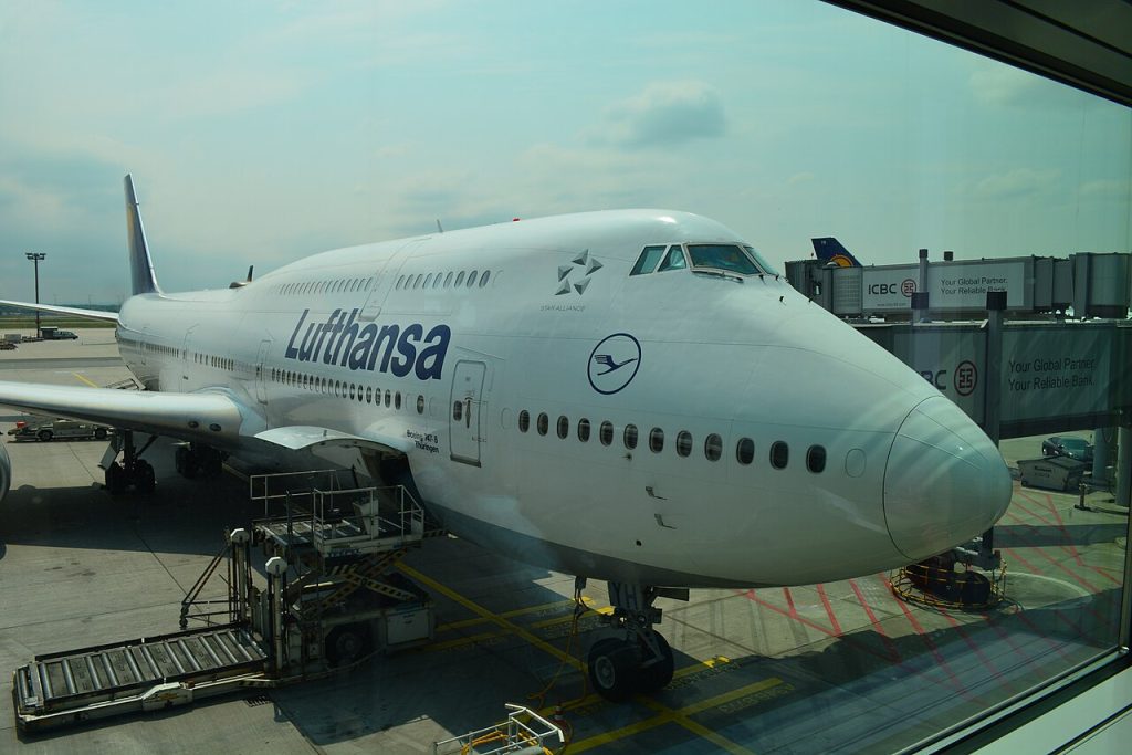 Инцидент на аеродромот во Франкфурт, се урнал предниот дел на авион „Боинг 787“ на Луфтханза