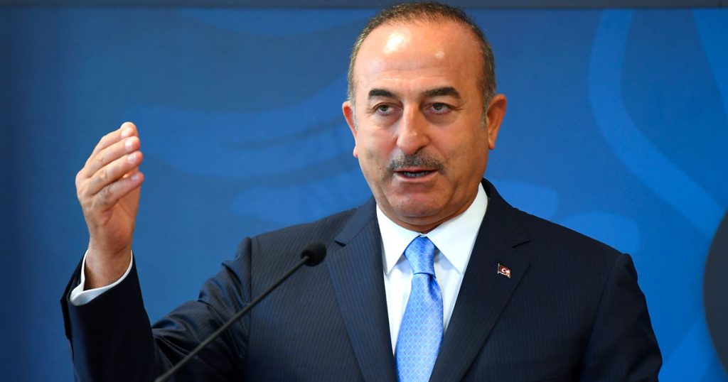 Чавушоглу: По името и знамето, ЕУ сега бара Македонија да го смени и идентитетот