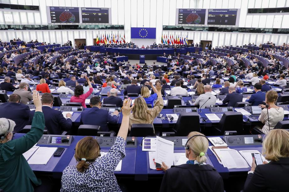 Европскиот парламент го усвои Извештајот за Македонија, спорот со Софија влезе во документот