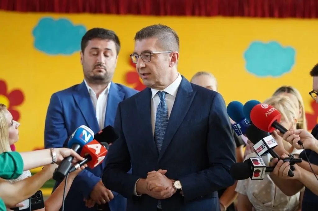 Мицкоски смета дека безбедноста на неговото семејство е загрозена со објава на дипломатска нота