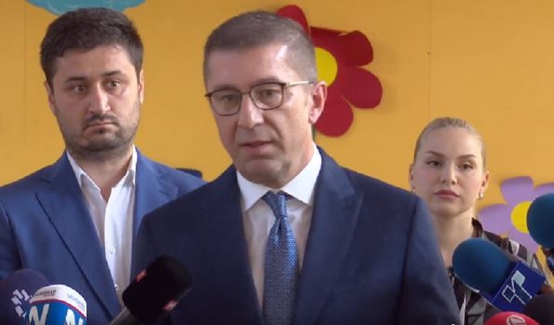 Мицкоски: Односите се радикализираат, Бугарија објавува документ за патувањето на мојата сопруга и син