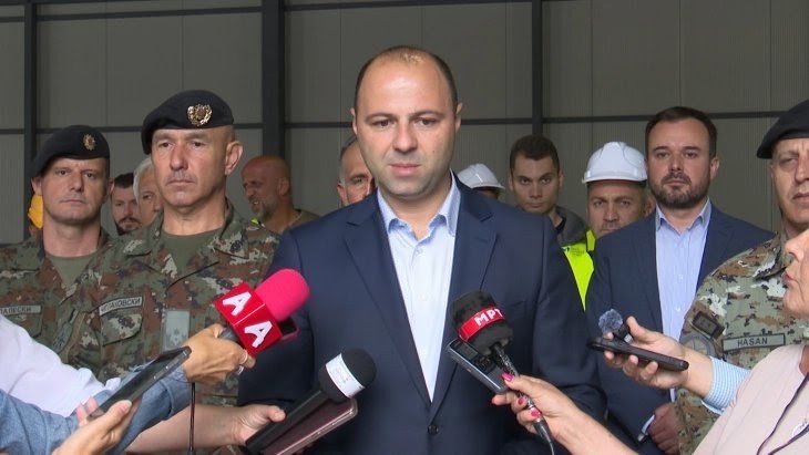 Армијата ќе остане во Гостивар сѐ додека е потребна помошта, порача министерот Мисајловски