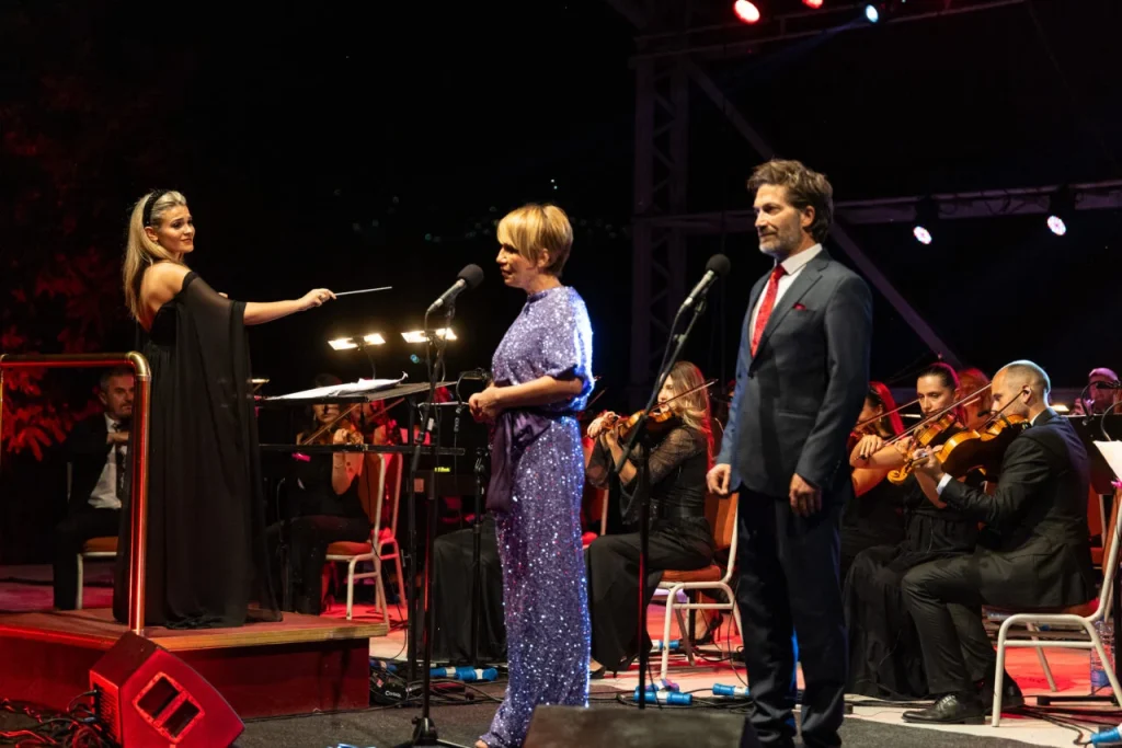 Стоечки овации за Ана и Игор Дурловски на „Охридско лето“