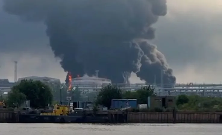 Украина со дронови нападна голем нафтен терминал во Санкт Петербург, тврди Зеленски