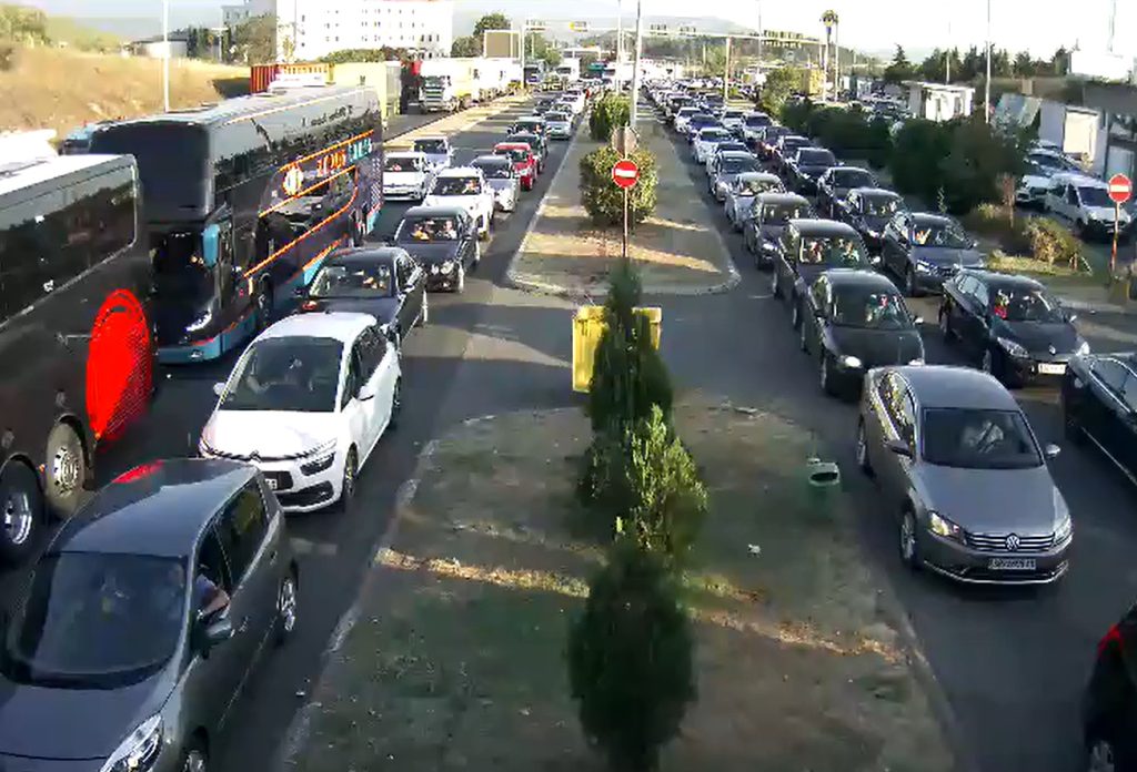 Еве колку се чека на Богородица за излез од Македонија