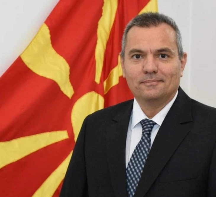 Крум Ефремов се подготвува да биде македонски амбасадор во Бугарија