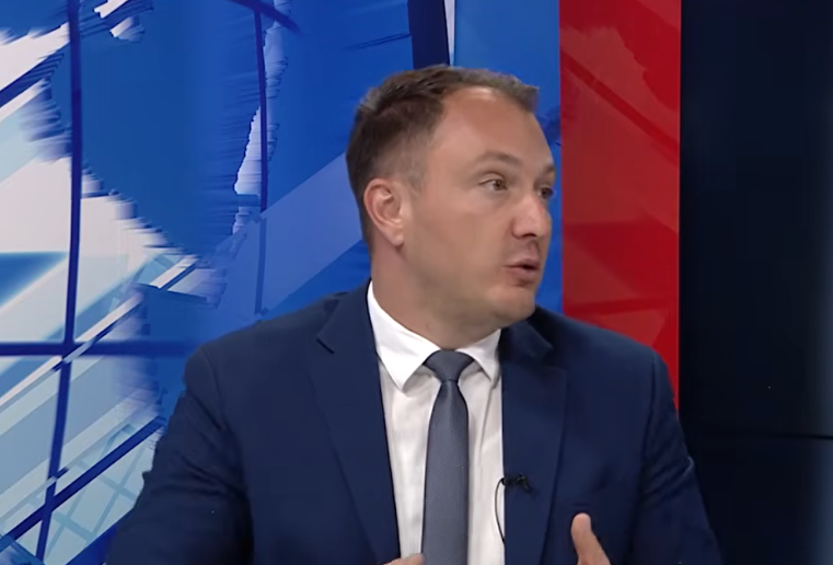 Андоновски: Од октомври личната карта и возачката дозвола на мобилен телефон