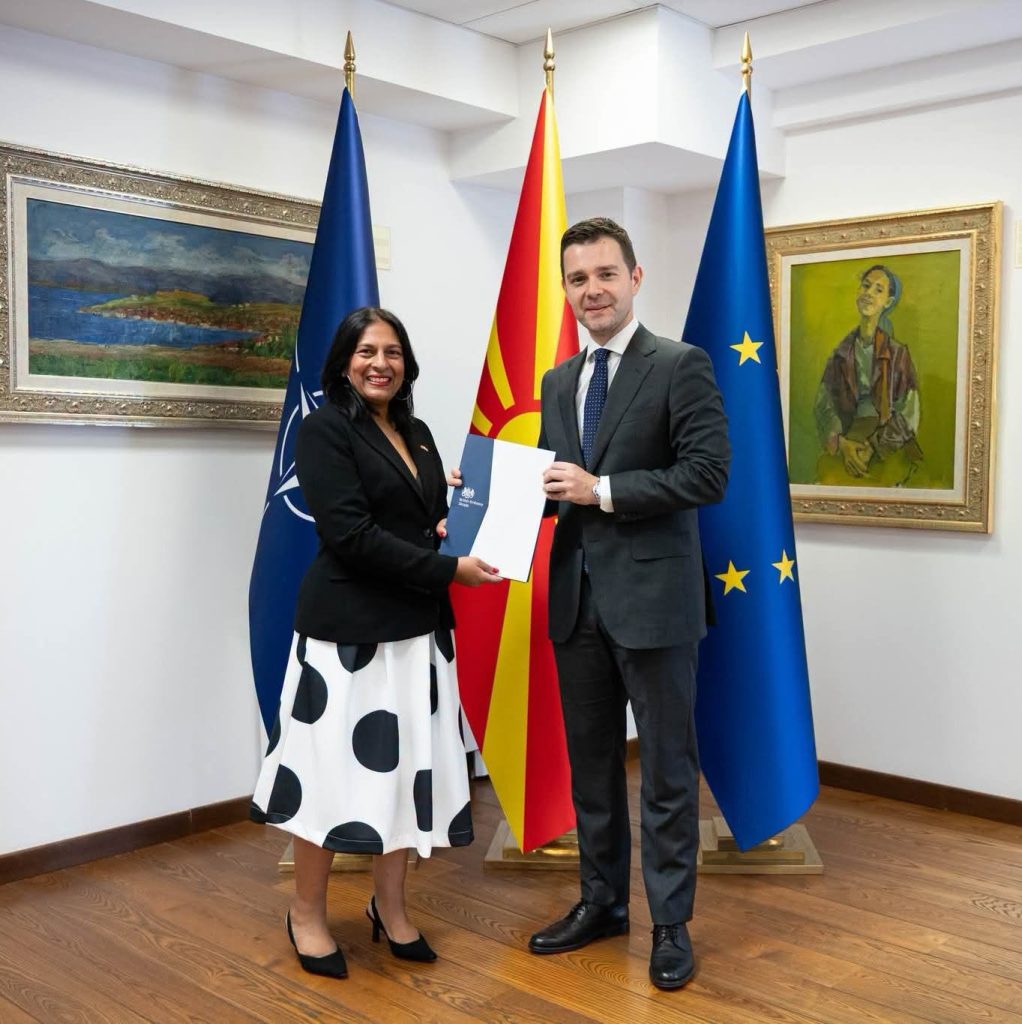 Новата британска амбасадорка Маја Сивагнанам ги предаде копиите од акредитивните писма на Муцунски